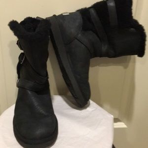 LIKE NEW! Ugg womens Becket Triple Buckle 1005380 Leather Shearling Boots size 8